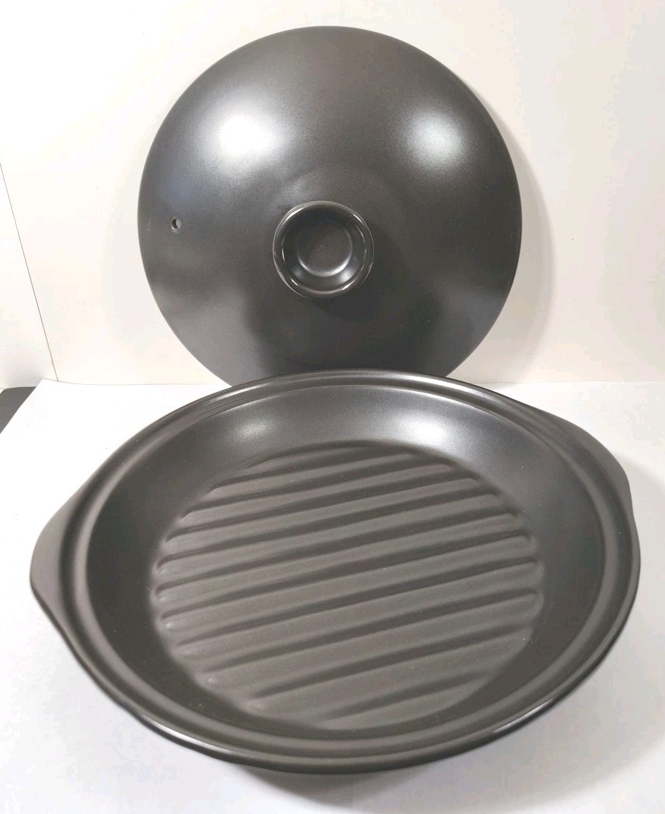 Ceramic Stoneware Microwave 9″ Grill Plate with Lid 9, used. VGC, MCM.