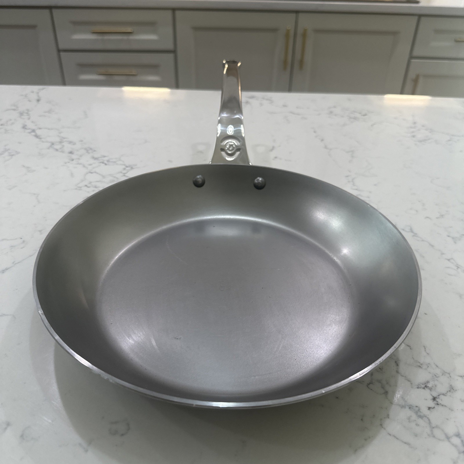 De Buyer Mineral B Pro Carbon Steel Fry Pan, Nonstick 11” Induction Ready