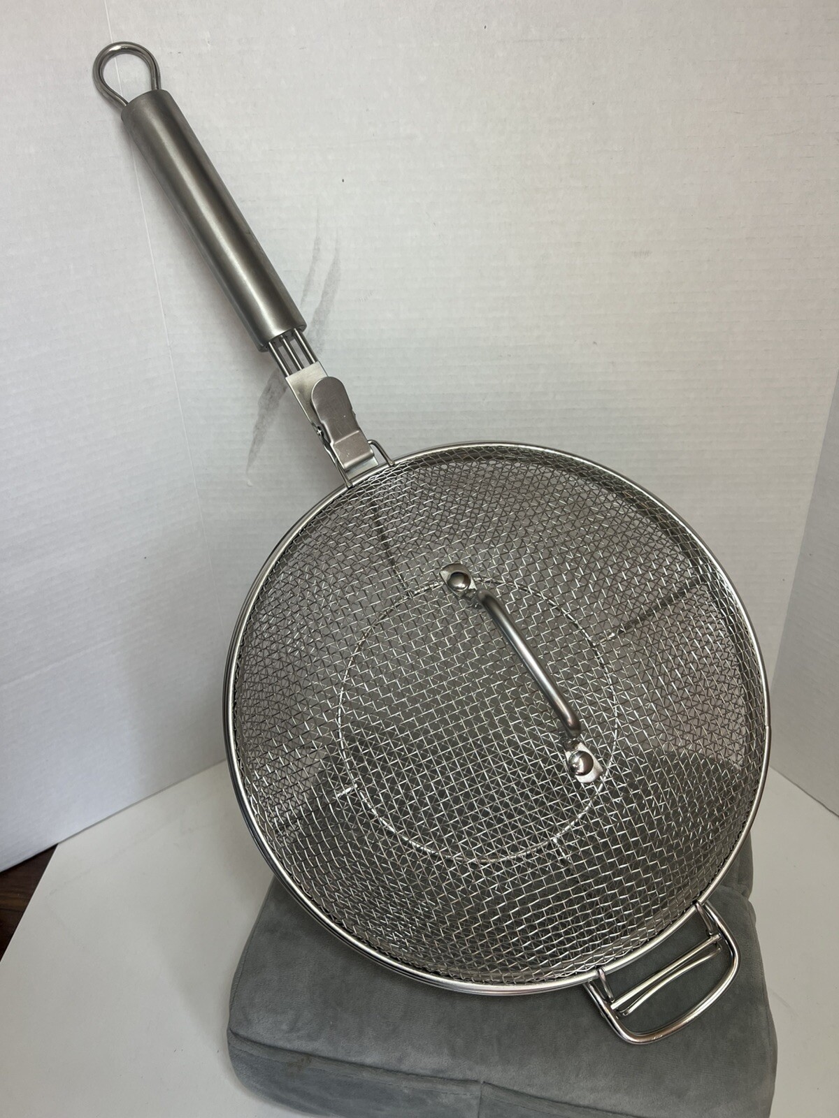 Technique Deep Fry Basket With Handle & Locking Lid 11.75″ Diameter