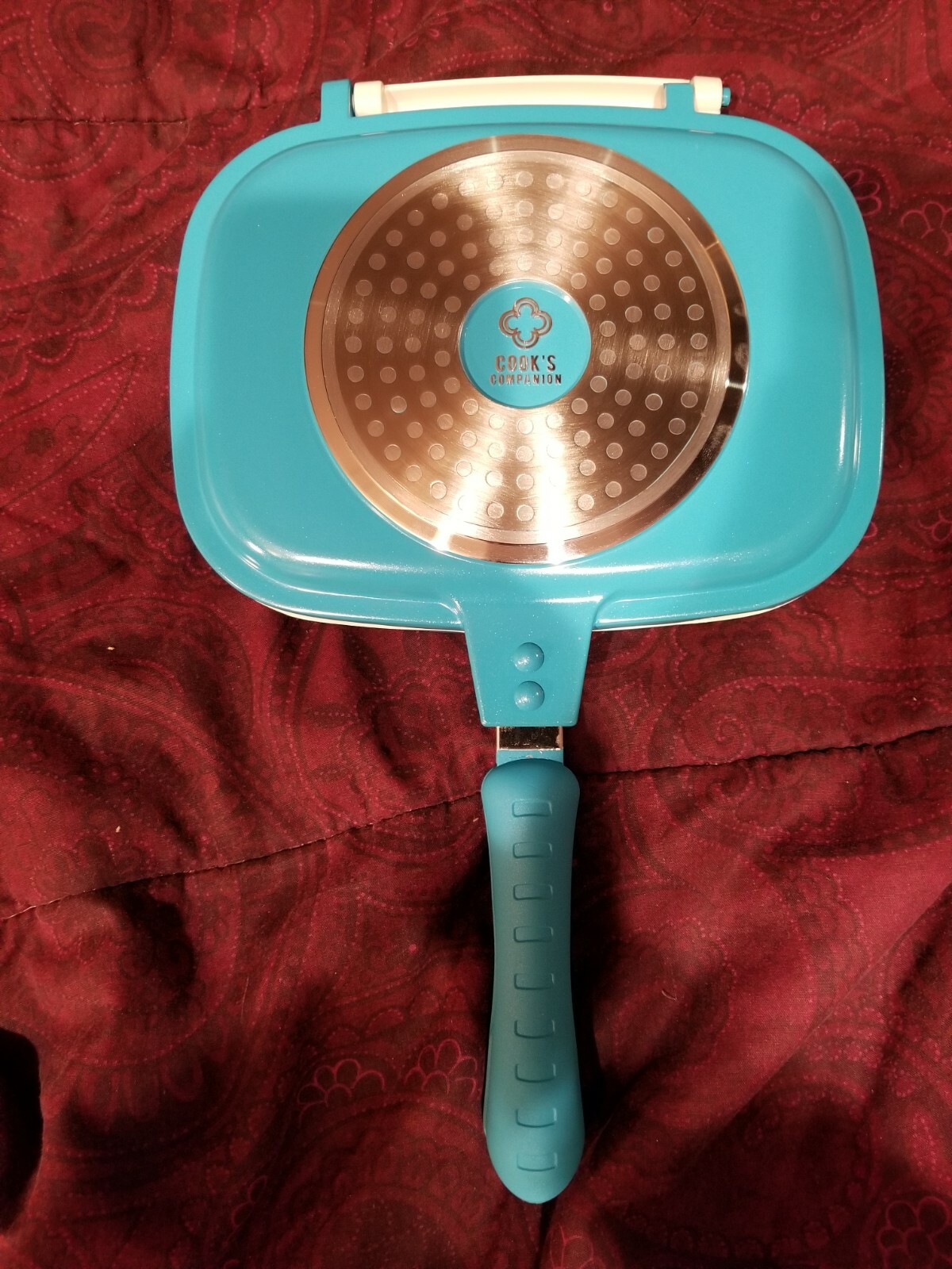 Cook’s Companion® Cast Aluminum Ceramic Nonstick Easy Flip Pans in scuba blue.