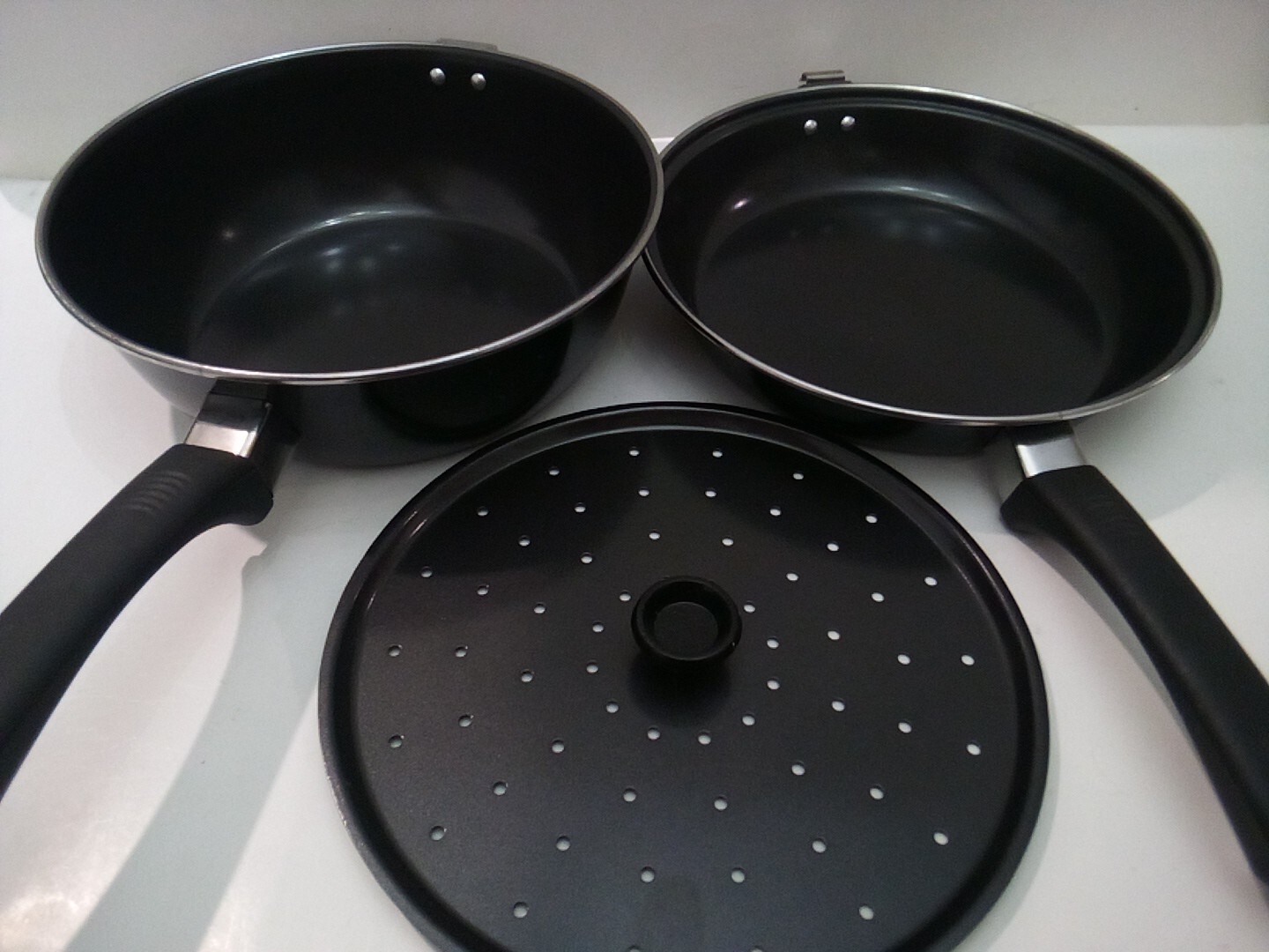 Interlocking 9″ Steamer Pot Set – Medium Pan, Steamer Lid w/ Holes, Medium Pot