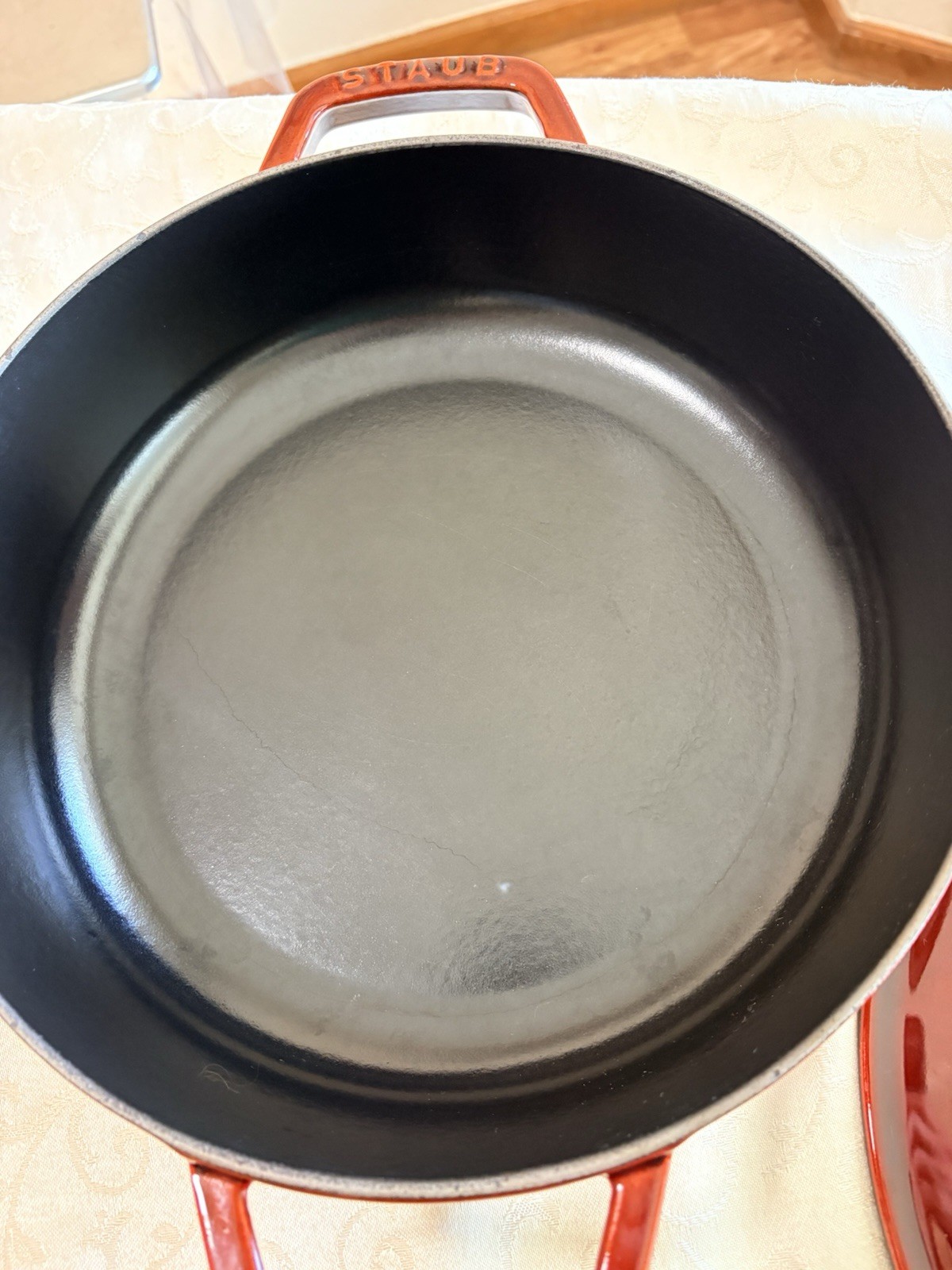 Staub 11”/ 4qt Round Cast Iron Saute Pan with Chistera Lid, Cherry Excellent