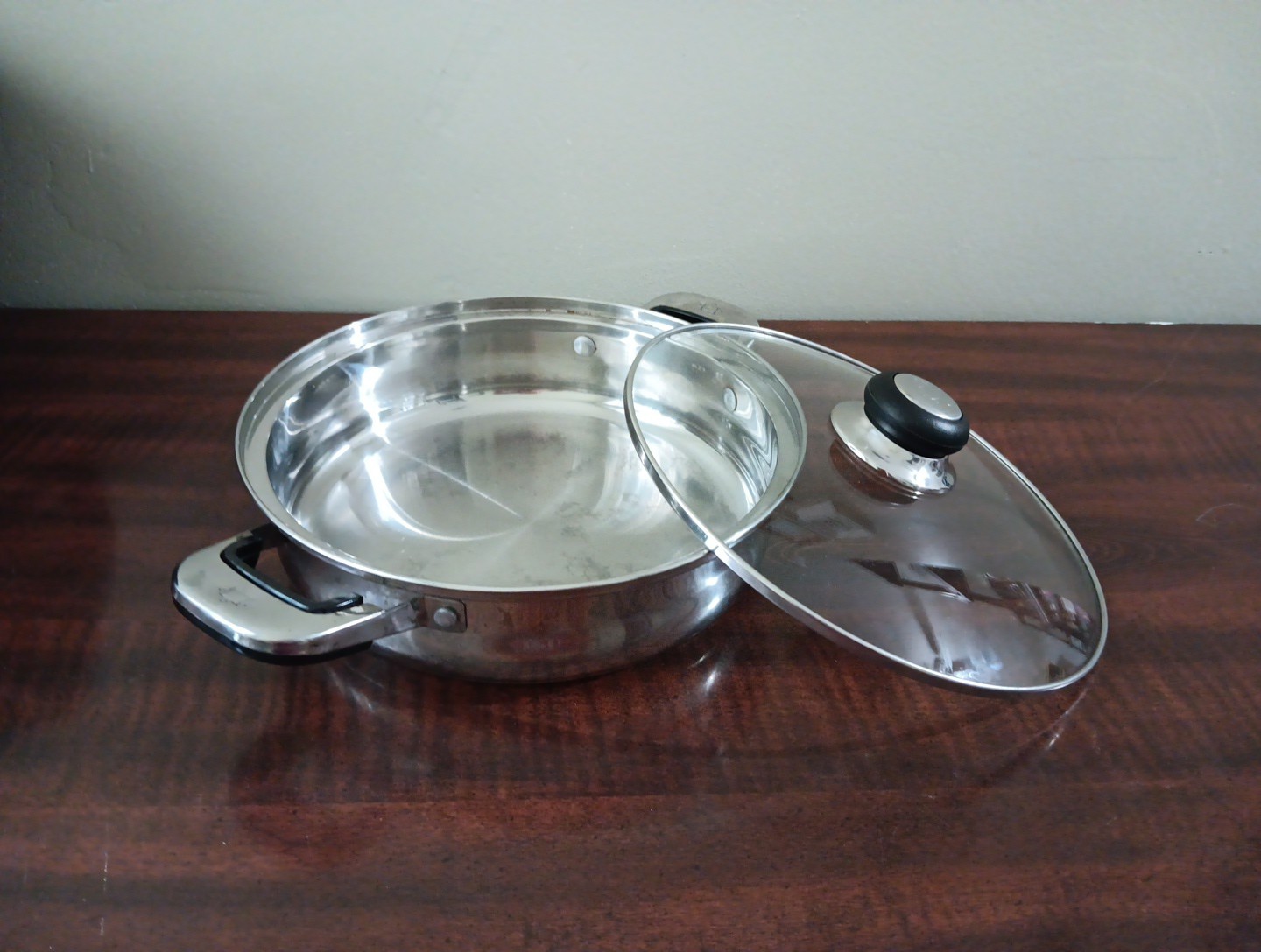 ONEIDA Immaculate Stainless Steel 18/10 Double-Handle Frying Sauce Pan with Lid