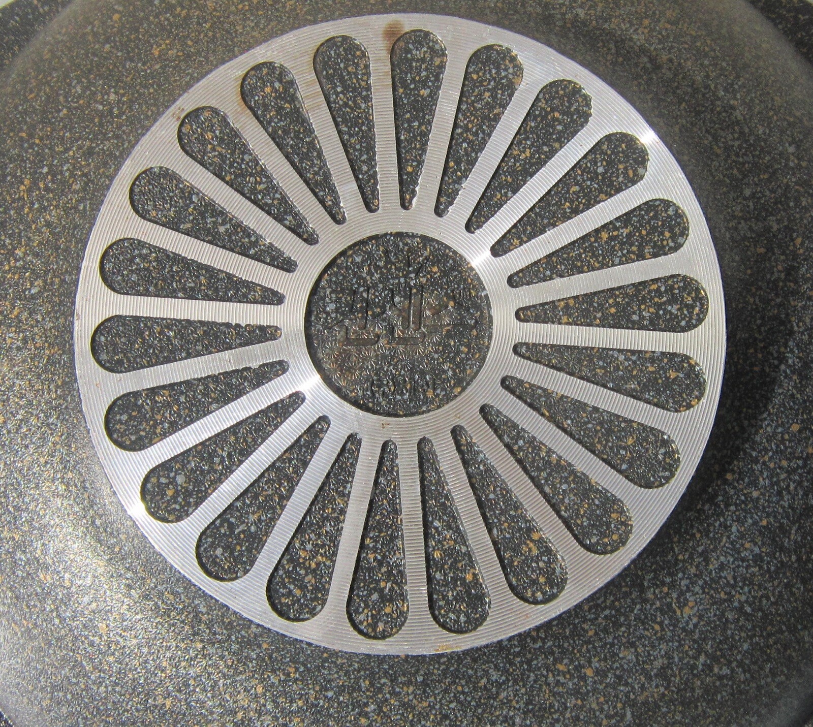 QUEENSENSE Titanium Reinforced 36cm FRYING WOK Cooking Pan Ceramic Die Casting