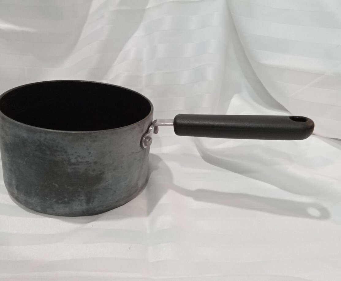 pampered chef:2-QT. (1.9-L) SIGNATURE NONSTICK SAUCE PAN