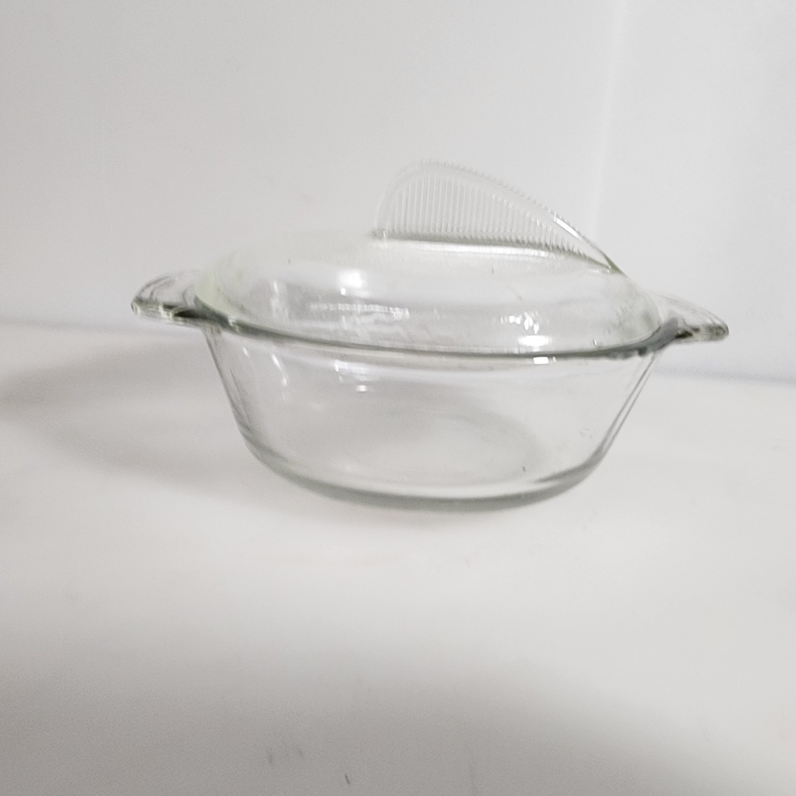 Vintage Glasbake Shark Fin Round Ribbed Handle 4 3/4” J-313 Lid & Bowl No Chips
