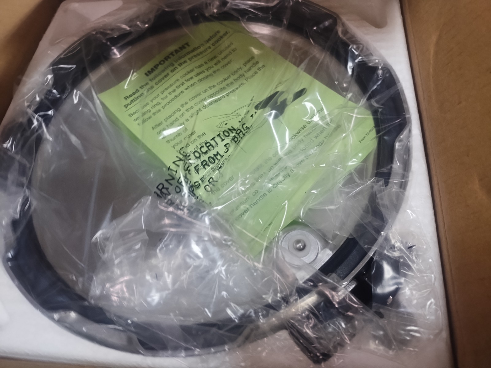 Presto 6 Quart Aluminum Pressure Cooker, Regulator,Cover Lock, Silver. 01264 NEW