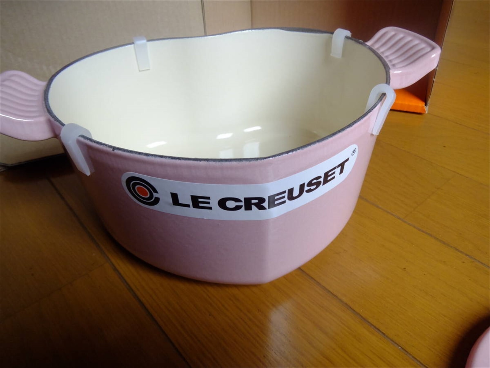 Le Creuset Cocotte Damour Sugar Pink heart shaped Pot old style handle 1.9L