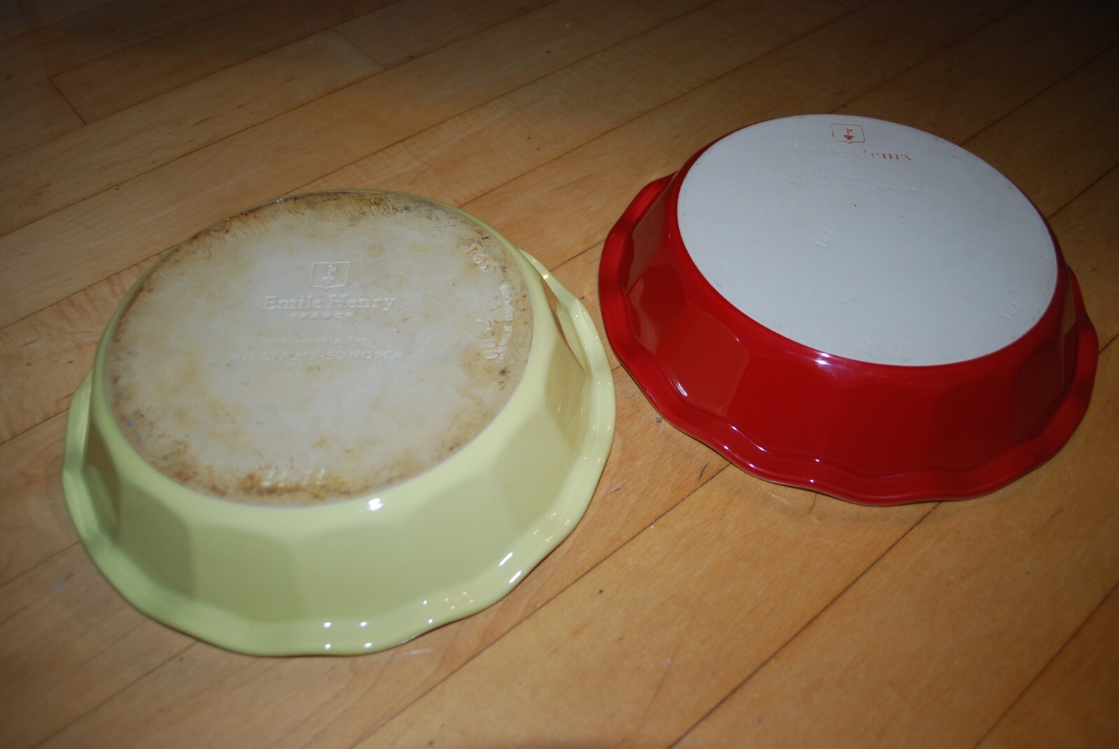 (2) Emile Henry France 10″ Pie Plate Dish Red White Ruffled 31.71 + Yellow Cream