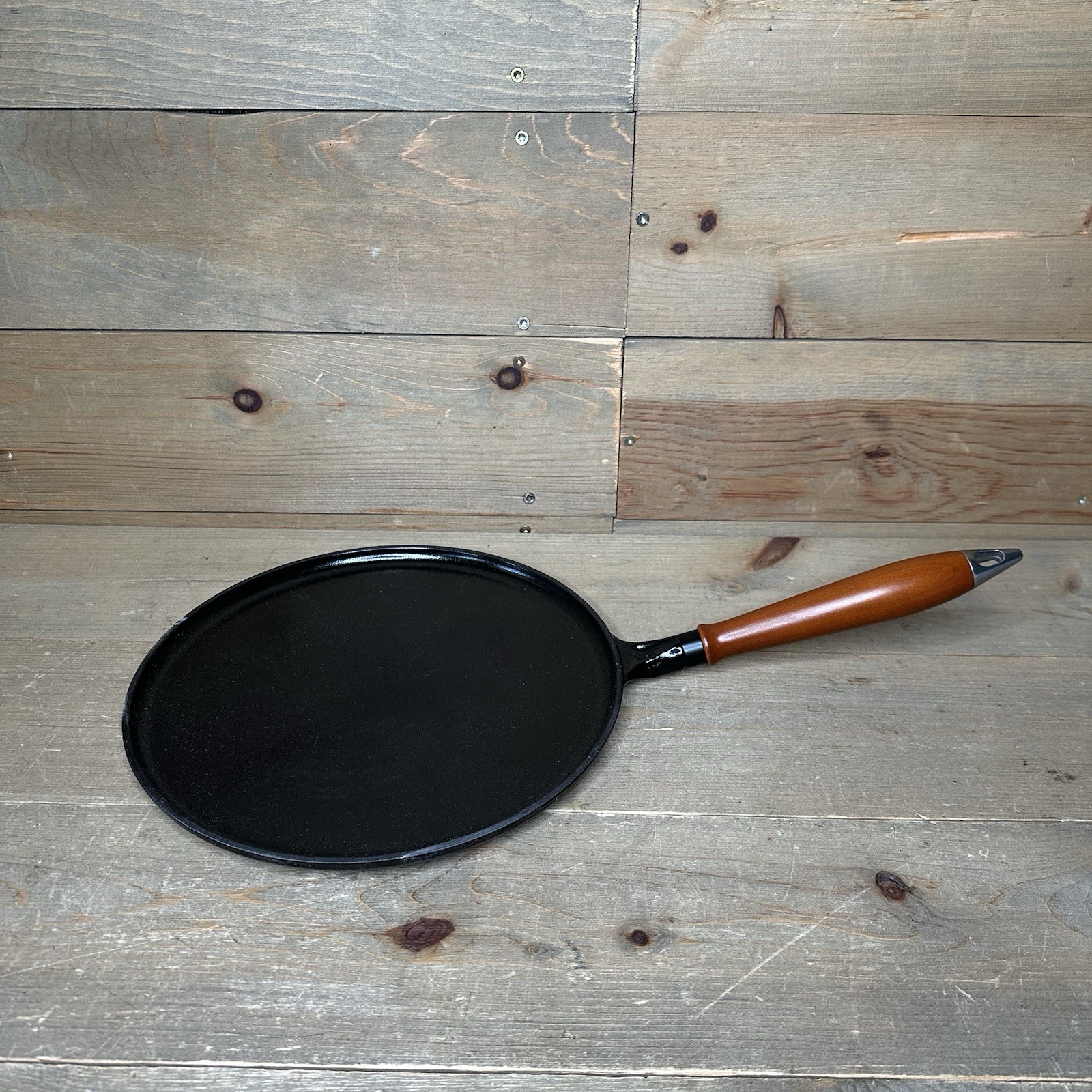 Staub 1212823 Crepe Pan 11″ Matte Black Crepiere 28 Pancake Wooden Handle
