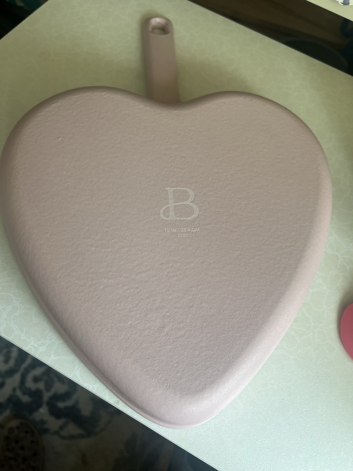 Beautiful 10in Enameled Cast Iron Heart Skillet Pink/Champagne Induction 500F