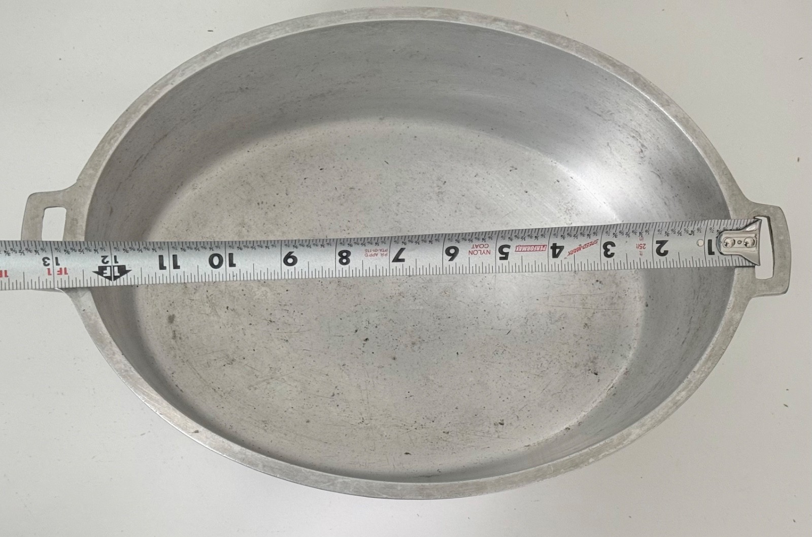 Miracle Maid G2 Cast Aluminum 6 quart Oval Roaster Dutch Oven with Lid