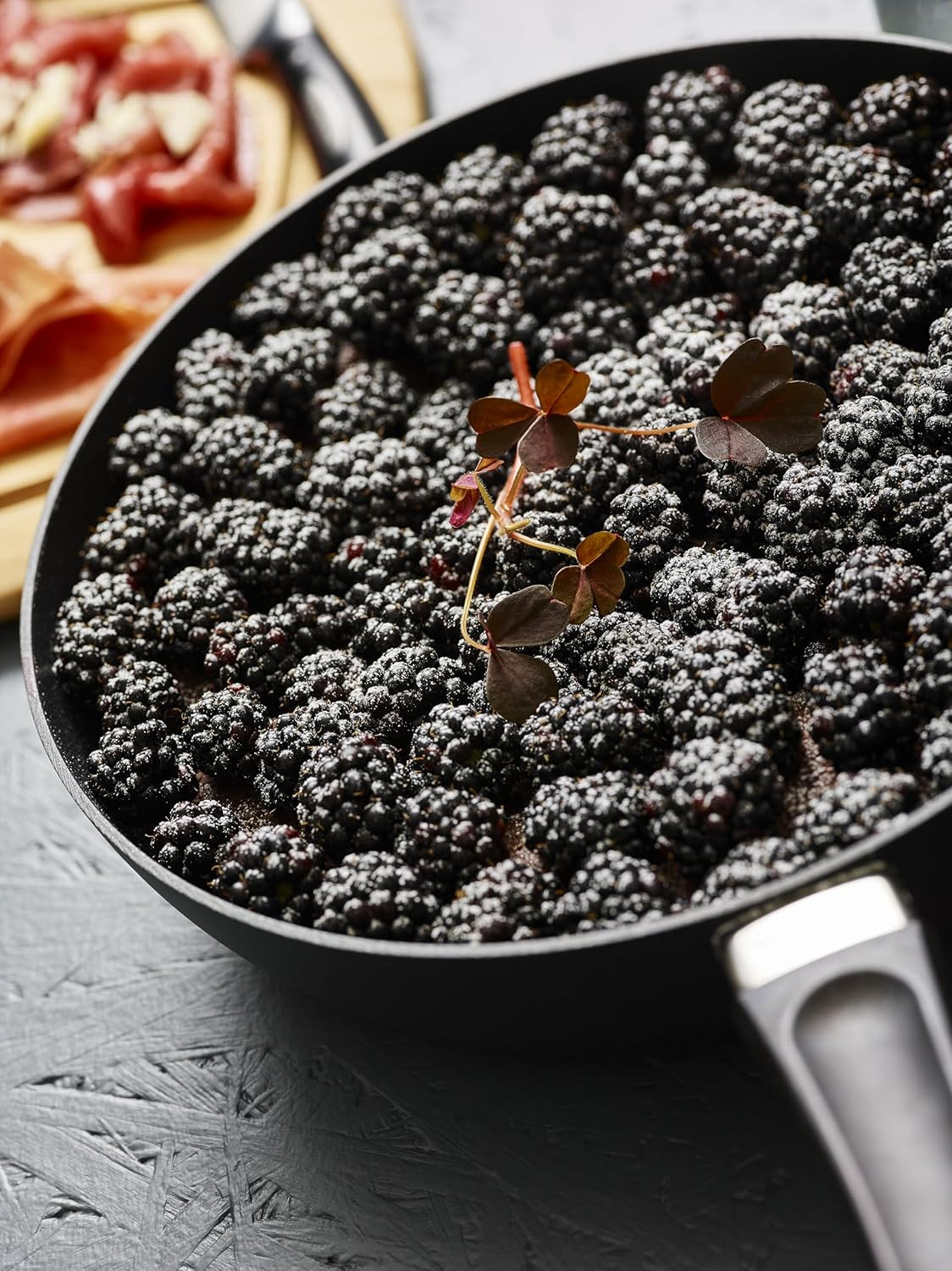 Versatile 8″ Nonstick Fry Pan for Effortless Cooking and Easy Cleanup