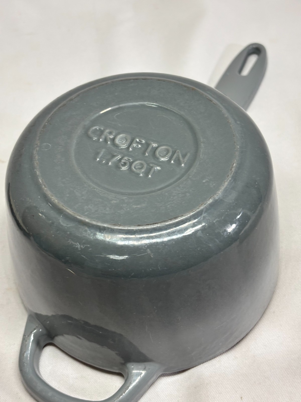 CROFTON 1.75 Quart Saucepan – Cast Iron – 2 Tone Gray Enamel