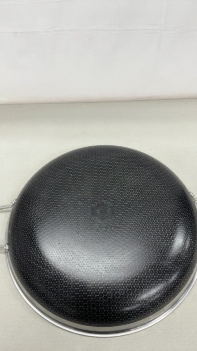 HexClad 14 Inch Hybrid Nonstick Frying Pan with Lid