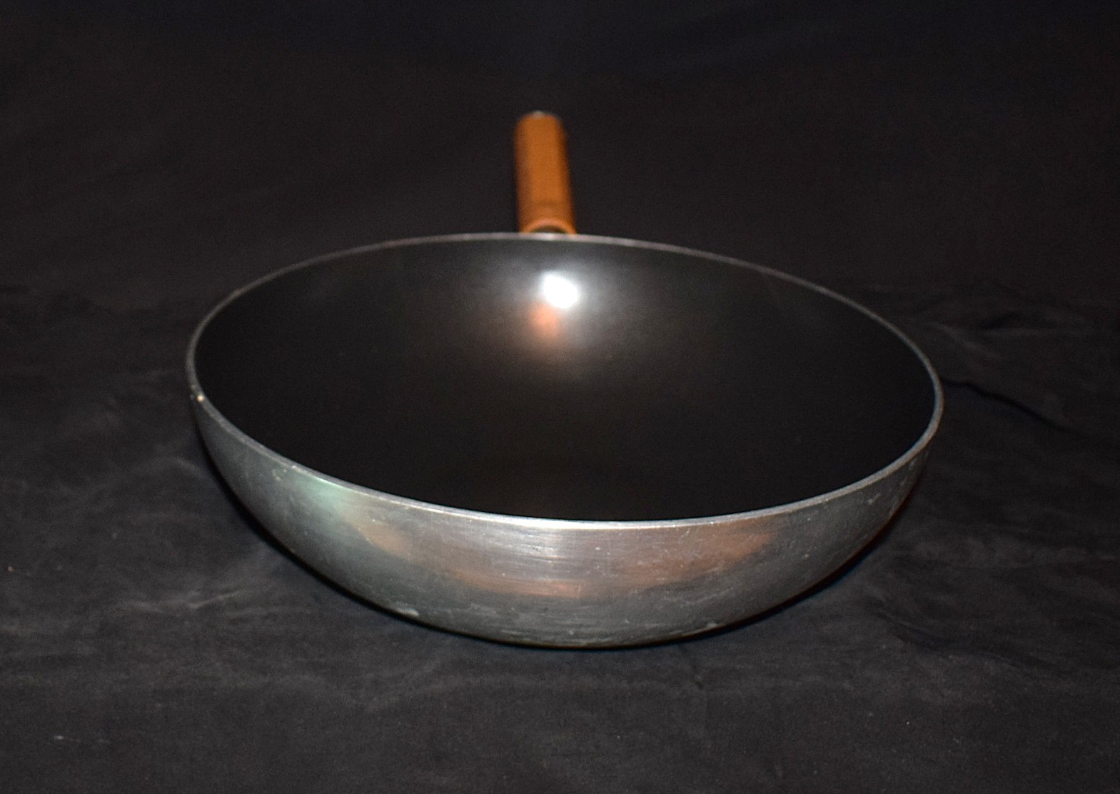 Mirro Aluminum Non-Stick Pan / Skillet ~ 12″ Diameter x 3.5″ Deep ~ No Lid