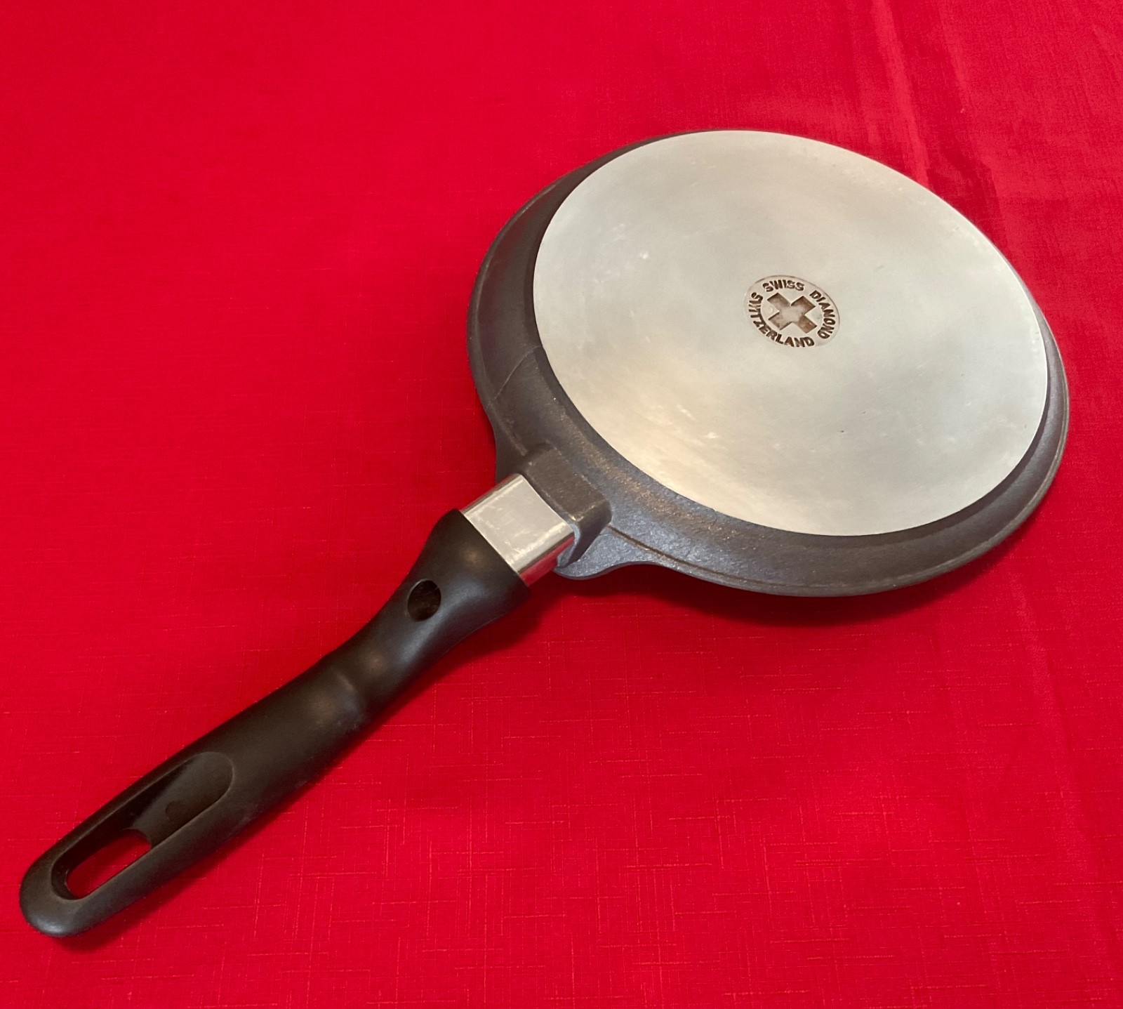 Swiss Diamond Non-Stick Crepe Pancake Omelette Pan Black 9.25″