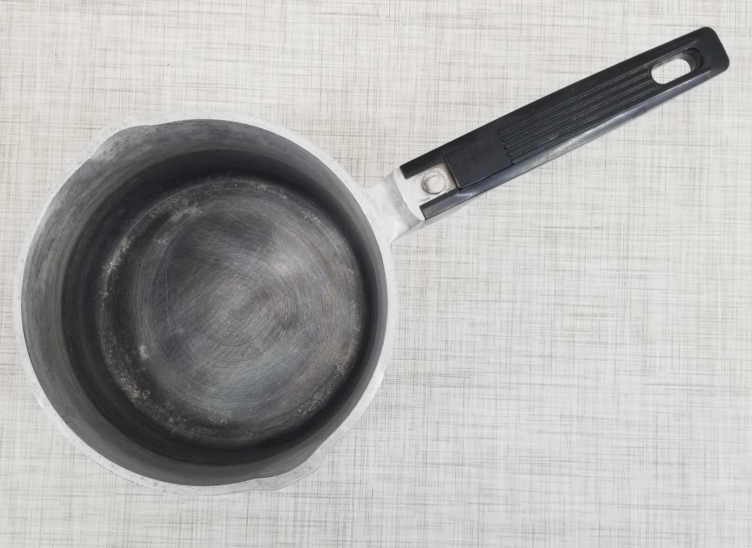 Magnalite Classic 2 Qt / 1.9 L Saucepan Double Spout 6.5″ Wide