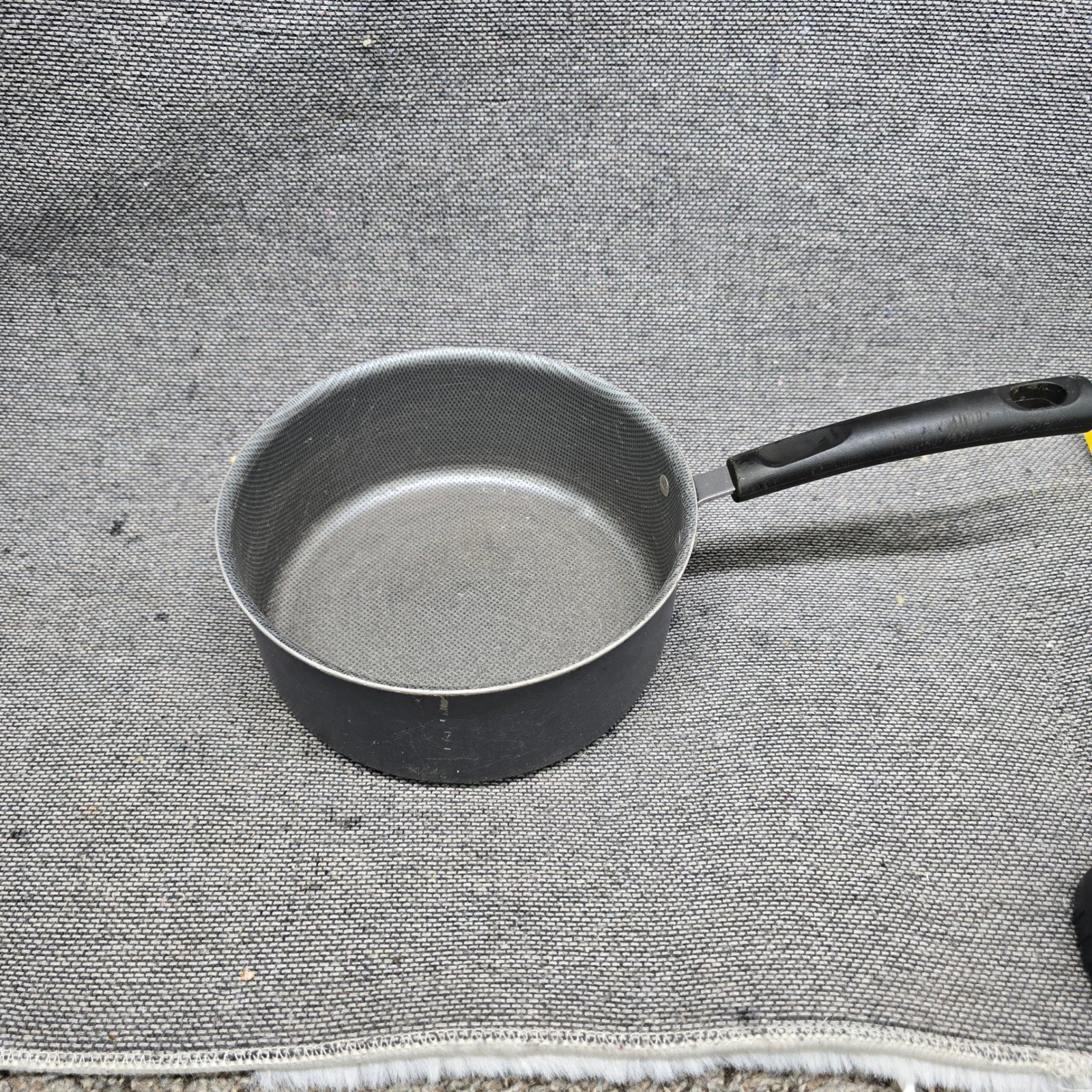 4pc Saucepan Set Nesting Non-Stick Honeycomb Black Good 6-8in Pots
