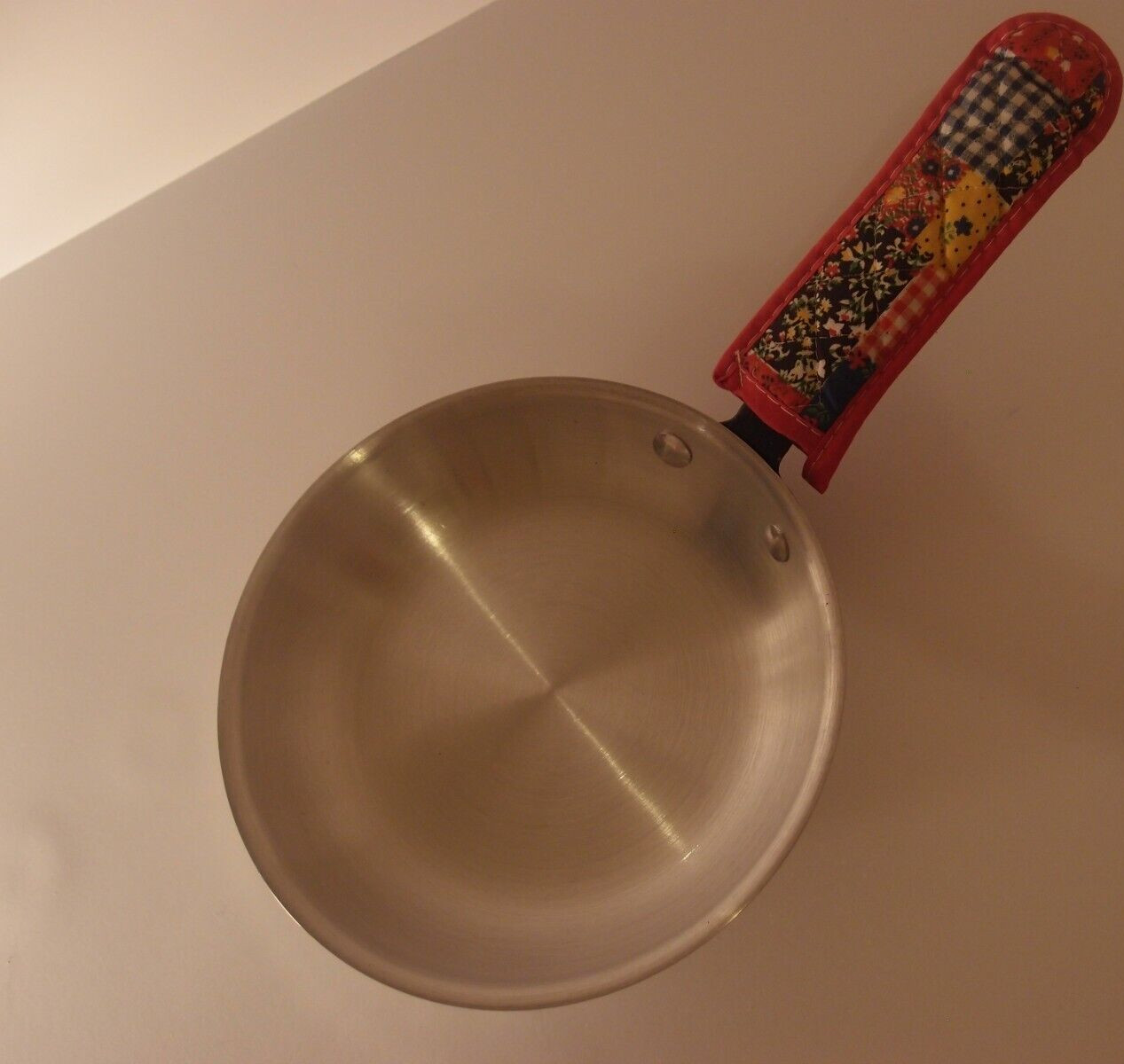 Heavy Aluminum Omelette Pan 8.5 inches With Handle Pot Holder NEW!!!