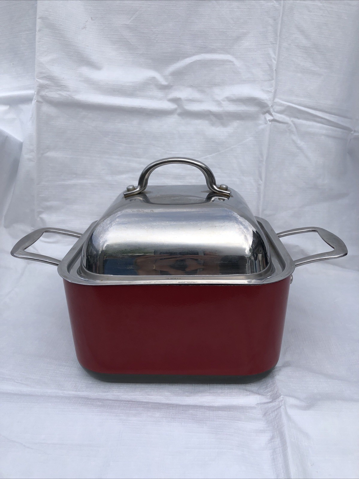 Technique Hard-Anodized Nonstick 4 Qt 3.5 L Square Red Pot w/ Lid & Handles