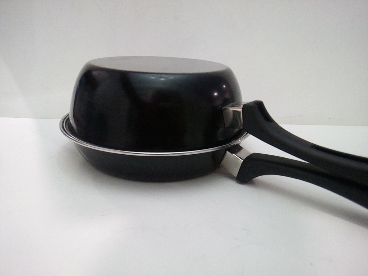 Interlocking 9″ Steamer Pot Set – Medium Pan, Steamer Lid w/ Holes, Medium Pot