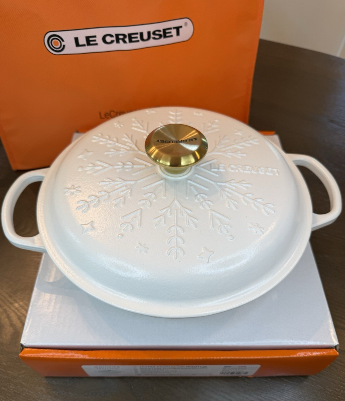 NEW Le Creuset Noel Snowflake Matte White Cotton 2.25 qt Signature Braiser Pot