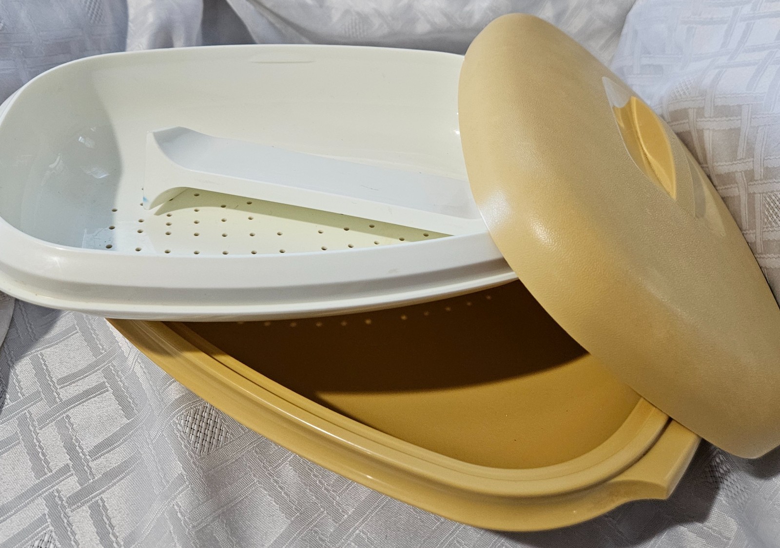 Tupperware Harvest Gold Microwave Vegetable Rice Steamer 4 Piece VTG