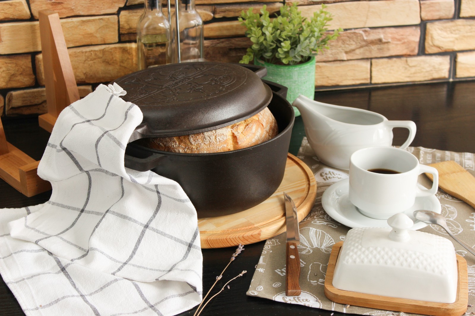 Cast Iron Dutch Oven Pot with Skillet Lid Casserole Cookware 6L