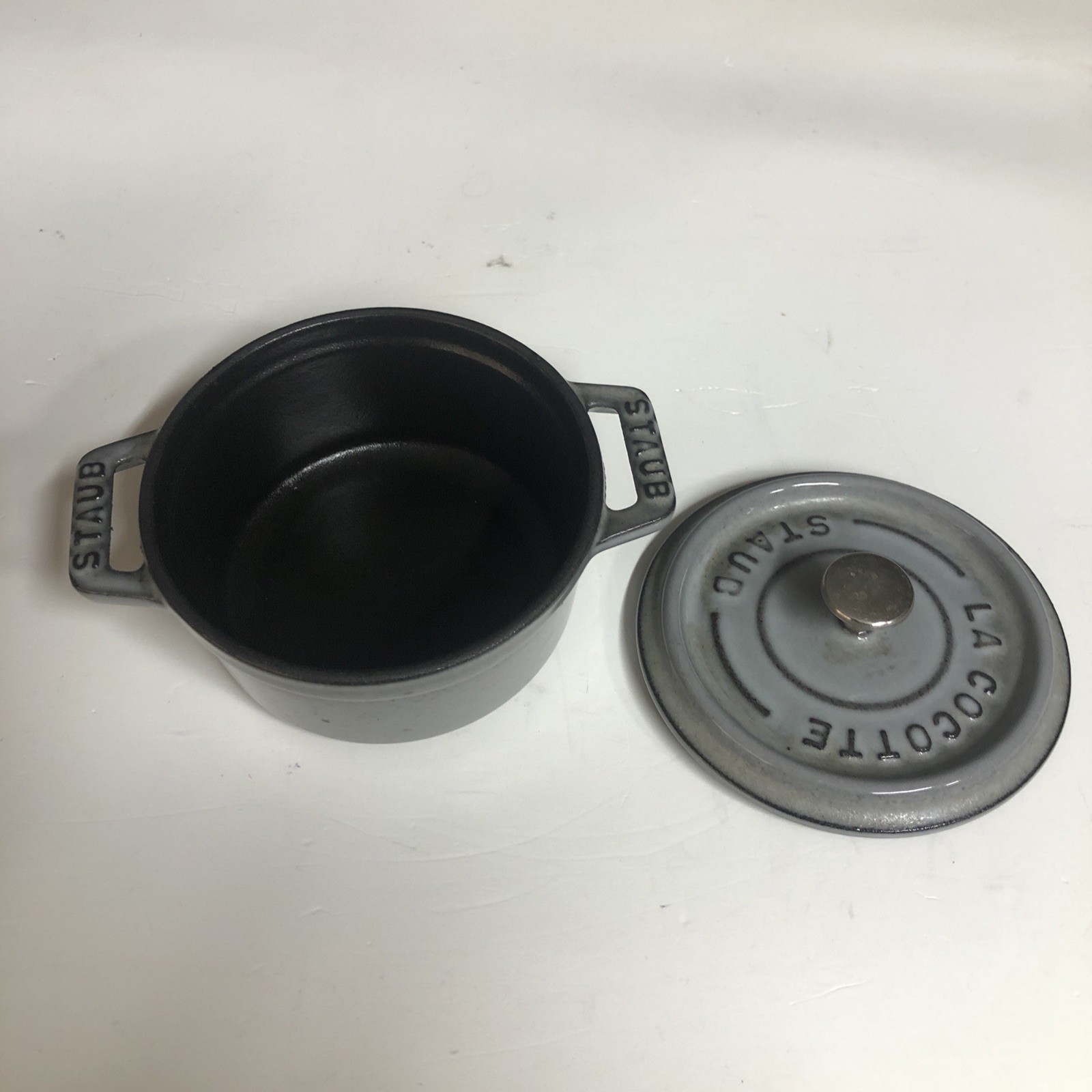 Cast Iron .25-Qt Mini round Cocotte lid Graphite Grey Made in France dutch oven