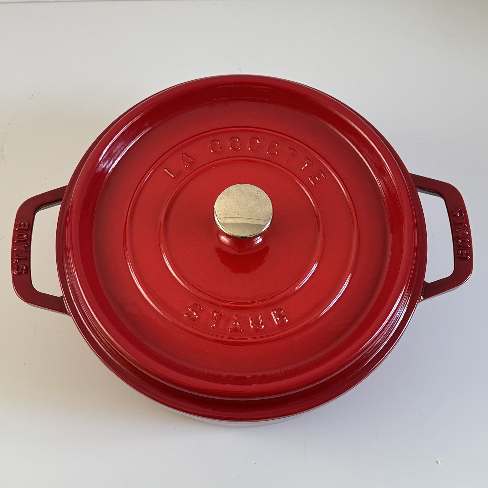 Staub La Cocotte 24cm (2.3L/2.5Qt) Round Enameled Cast Iron Dutch Oven Cherry