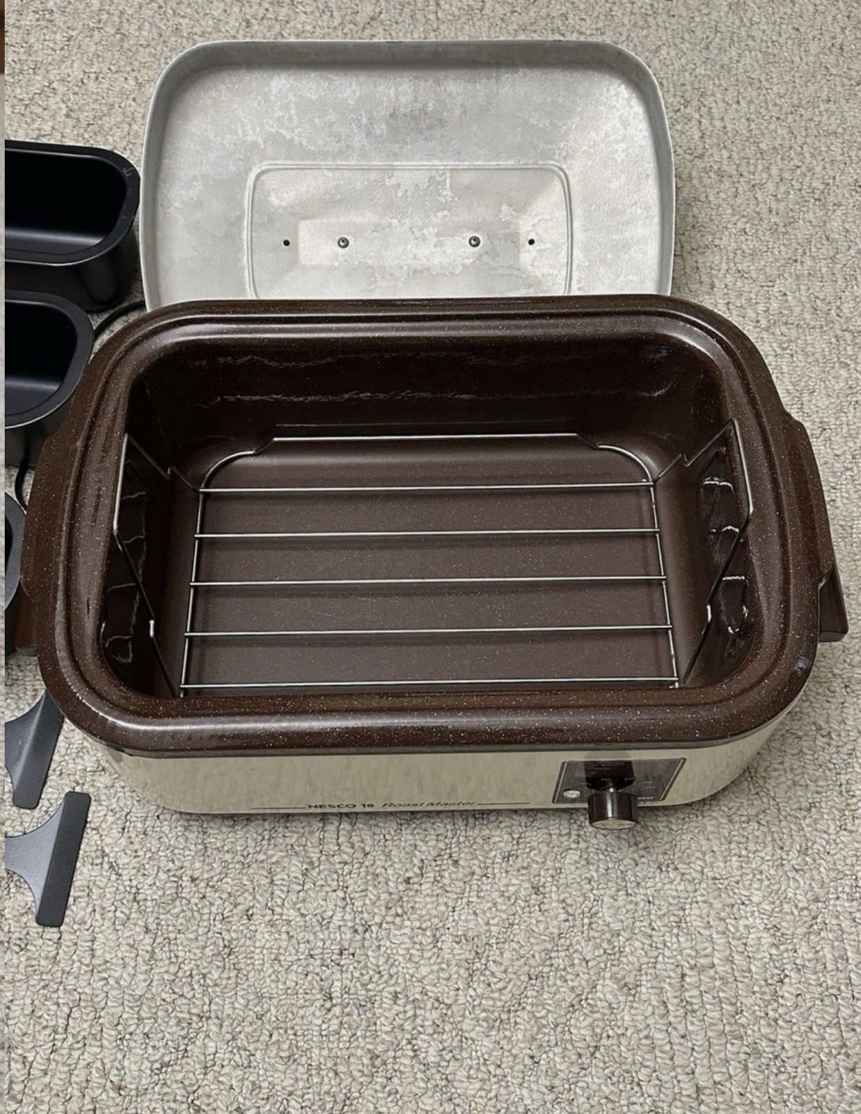 Vintage Nesco 18-Quart RoastMaster Roaster Oven w/ Rack And Divider Pans