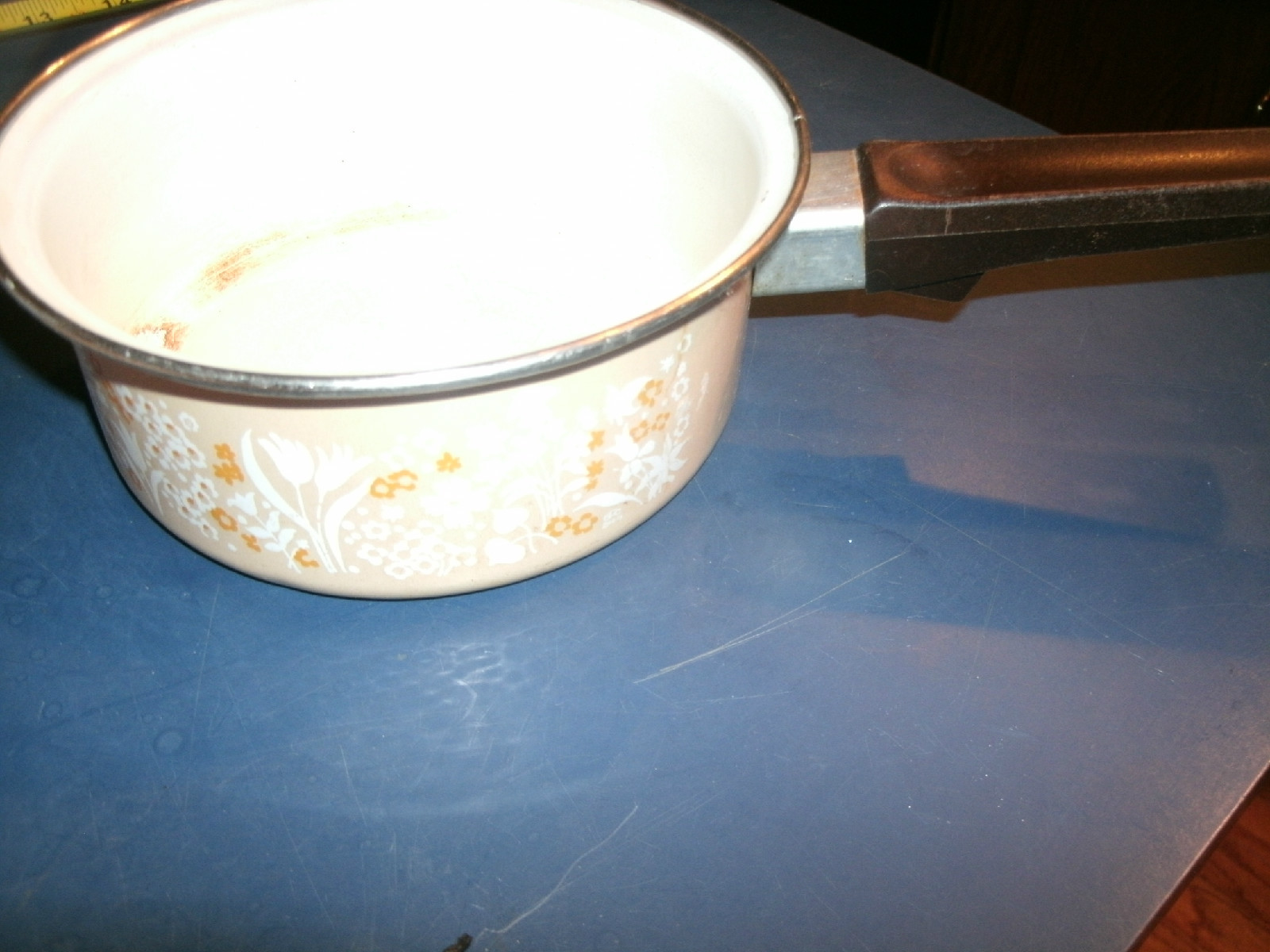 Vintage Saucepan with Beautiful Design – 6.5″ Diameter