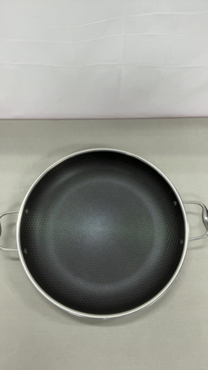 HexClad Hybrid Nonstick 14-Inch Frying Pan with Lid