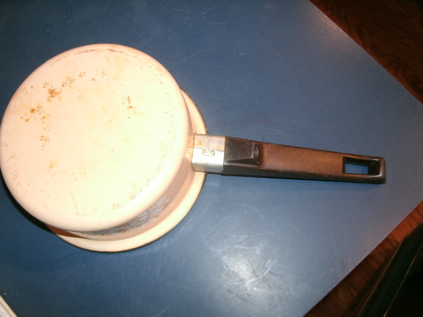 Vintage Saucepan with Beautiful Design – 6.5″ Diameter