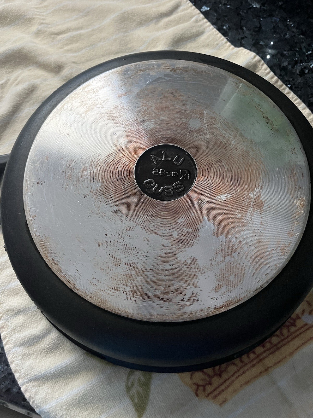 Aluguss Pan 28 cm With Pyrex Lid Vintage