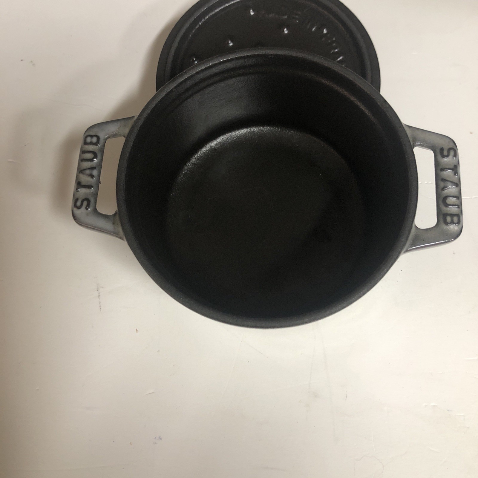 Cast Iron .25-Qt Mini round Cocotte lid Graphite Grey Made in France dutch oven