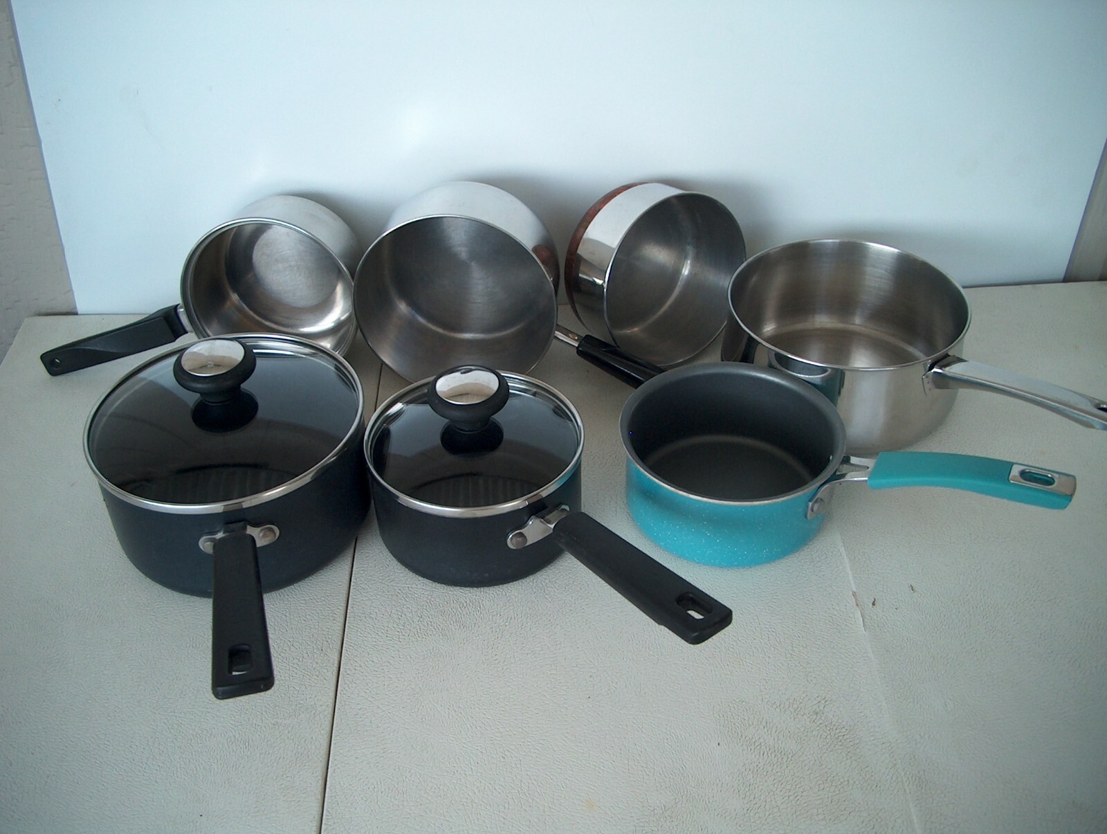 VARIOUS COOKING POTS – 7 PANS