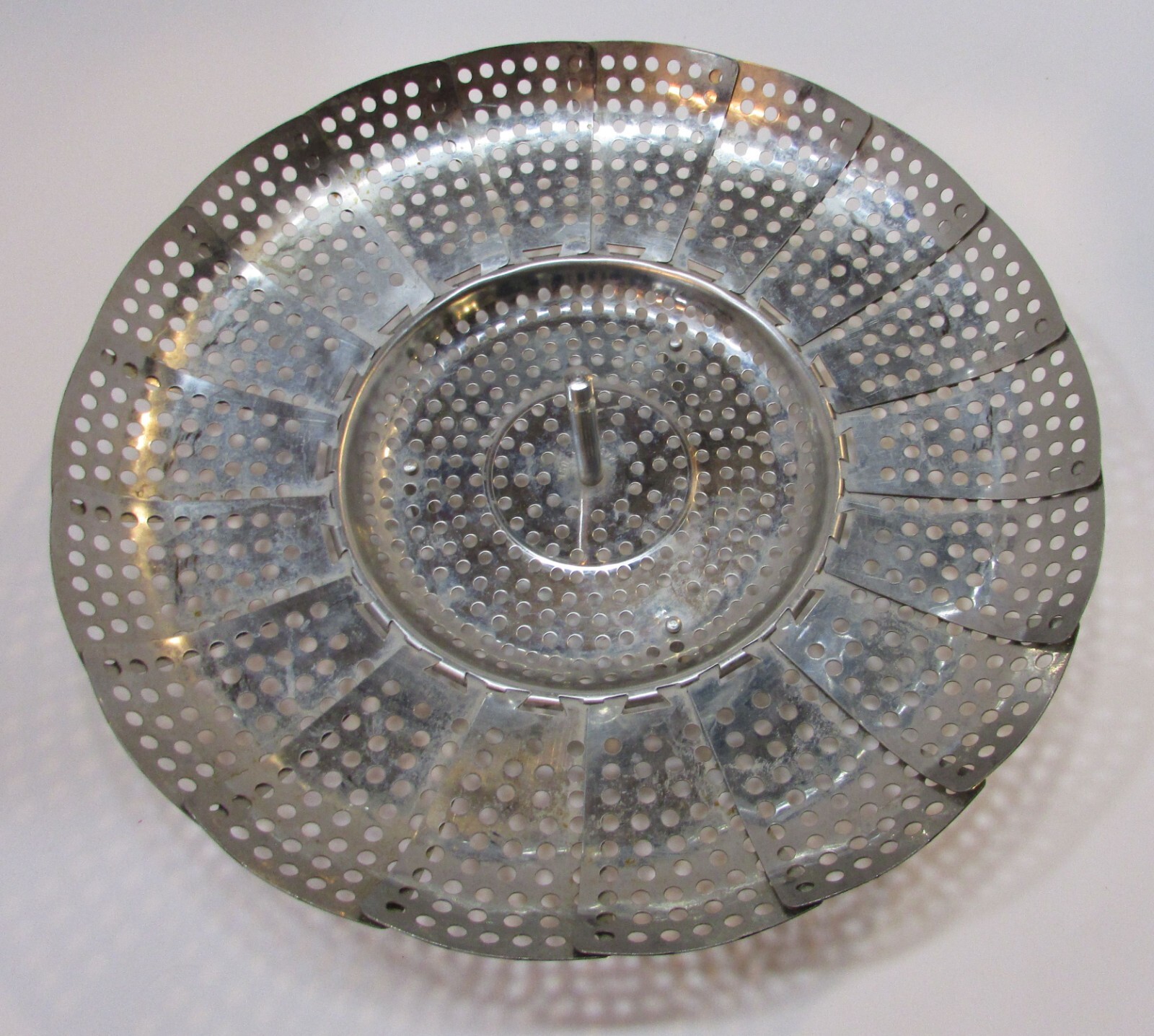 Old 1970s 5″ Adjustable Stainless Steel in Pan Steamer Vintage Strainer Colander