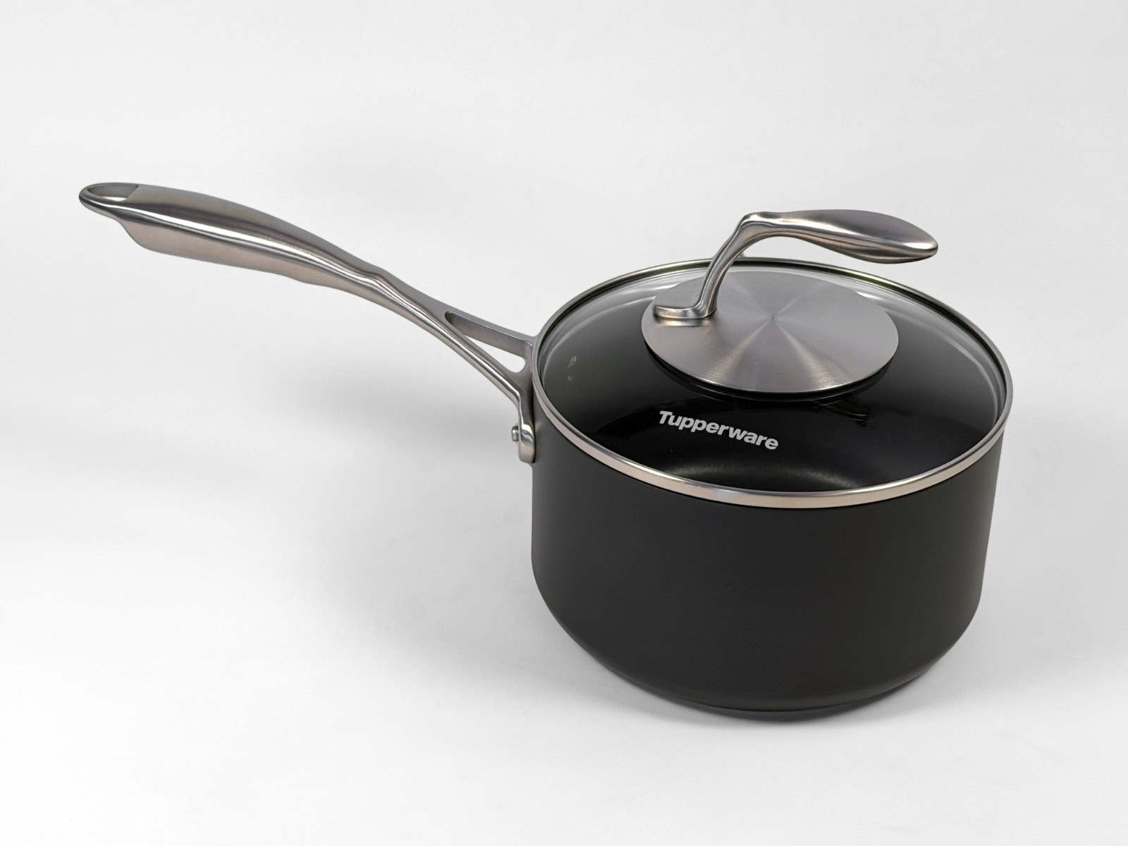 Tupperware Chef Series II Non-Stick Saucepan with Glass Cover 2.6-Qt. 2.5 L