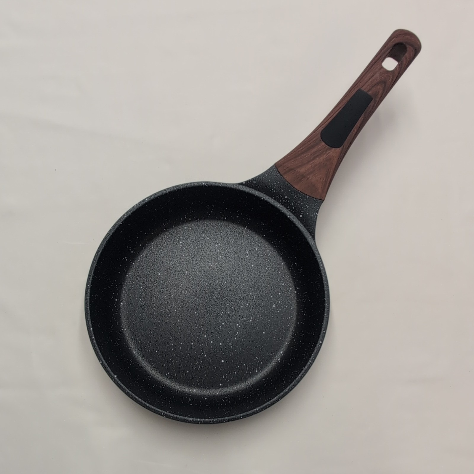 MasterChef 8″ Nonstick Cast Alum Frying Pan, Oven Safe – Missing Label -New-
