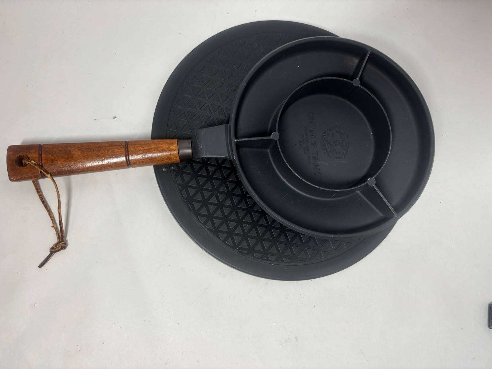 Vintage Nordic Ware Crepes ‘n Things Cast Aluminum Crepe Pan 17″ x 8.5″ wooden