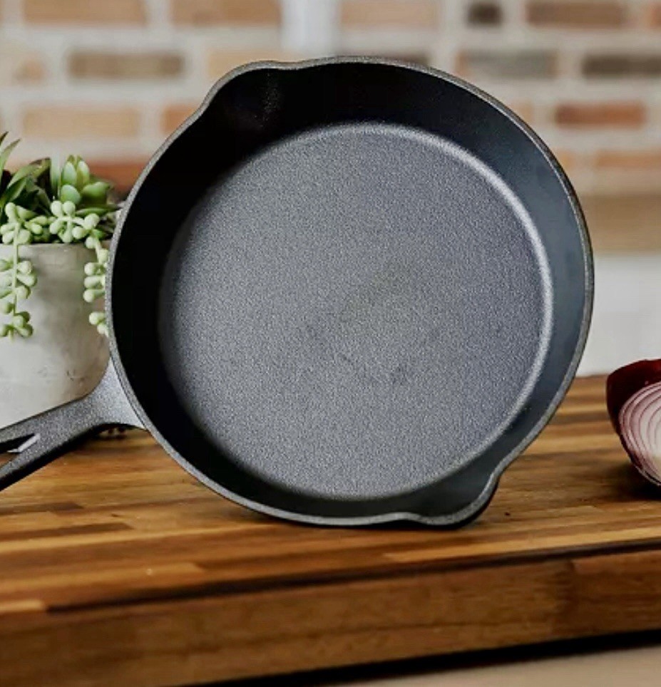 Sedona Kitchen 10” Cast Iron Skillet Oven To Table Pour Spouts On Sides New!!