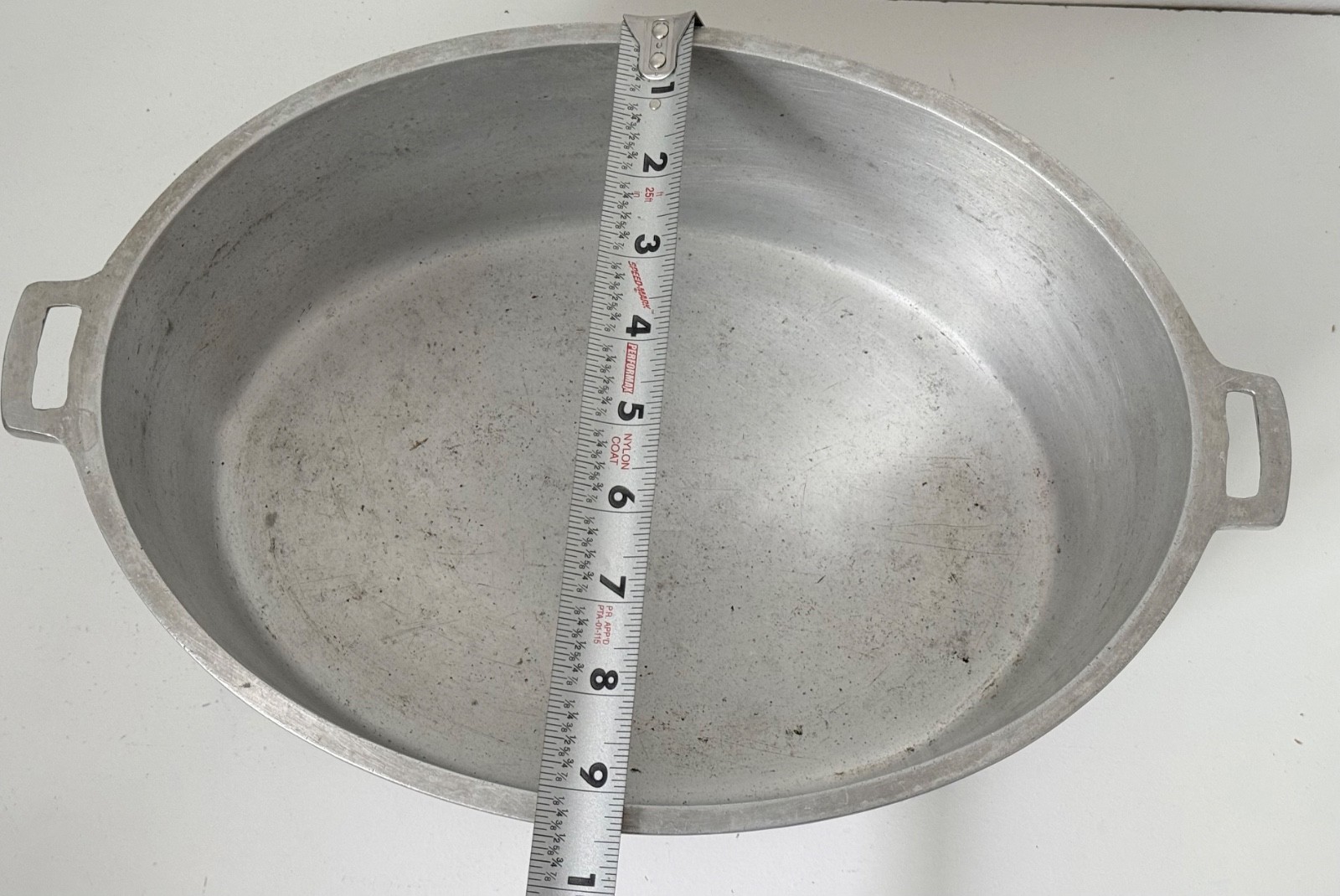 Miracle Maid G2 Cast Aluminum 6 quart Oval Roaster Dutch Oven with Lid