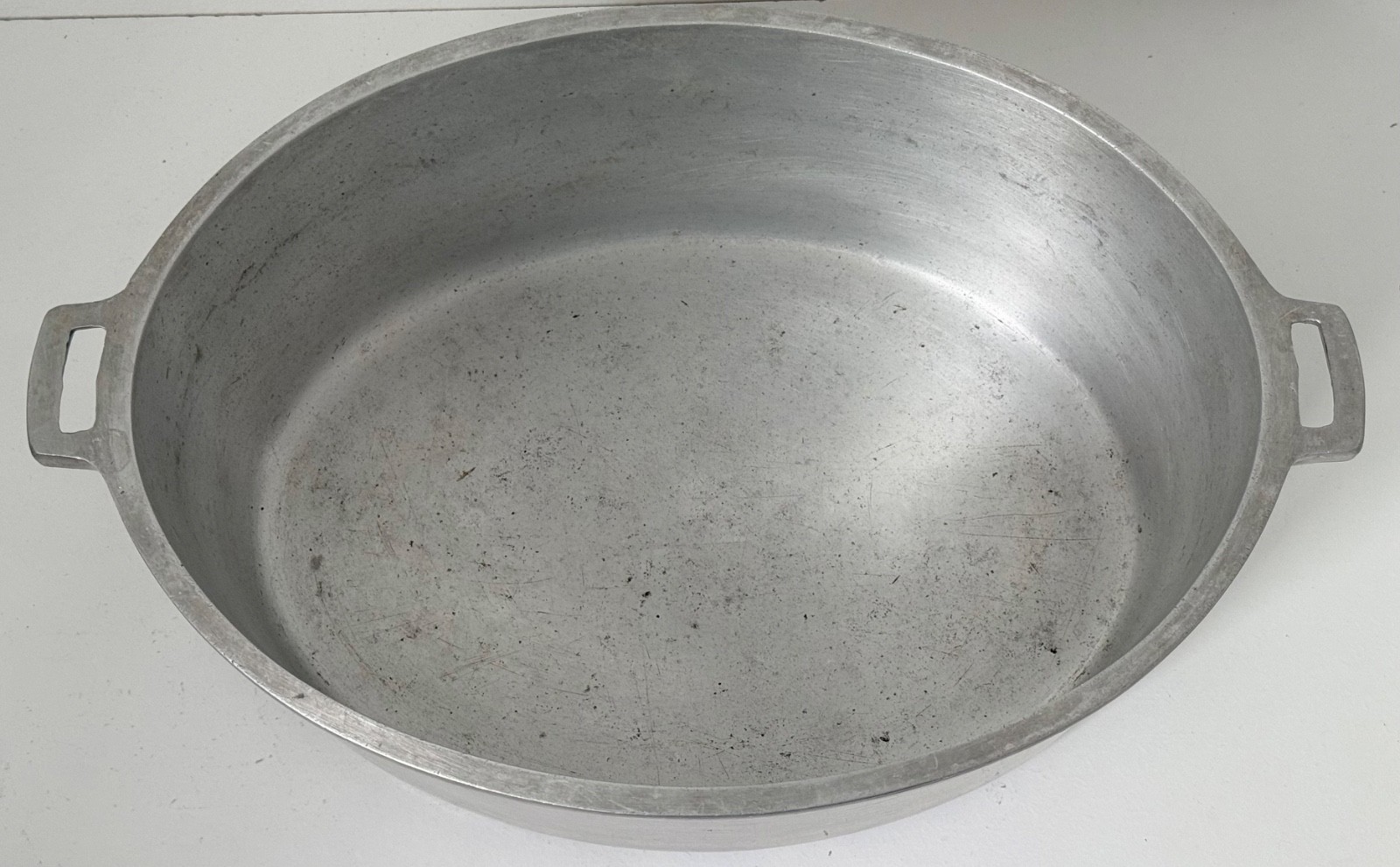 Miracle Maid G2 Cast Aluminum 6 quart Oval Roaster Dutch Oven with Lid