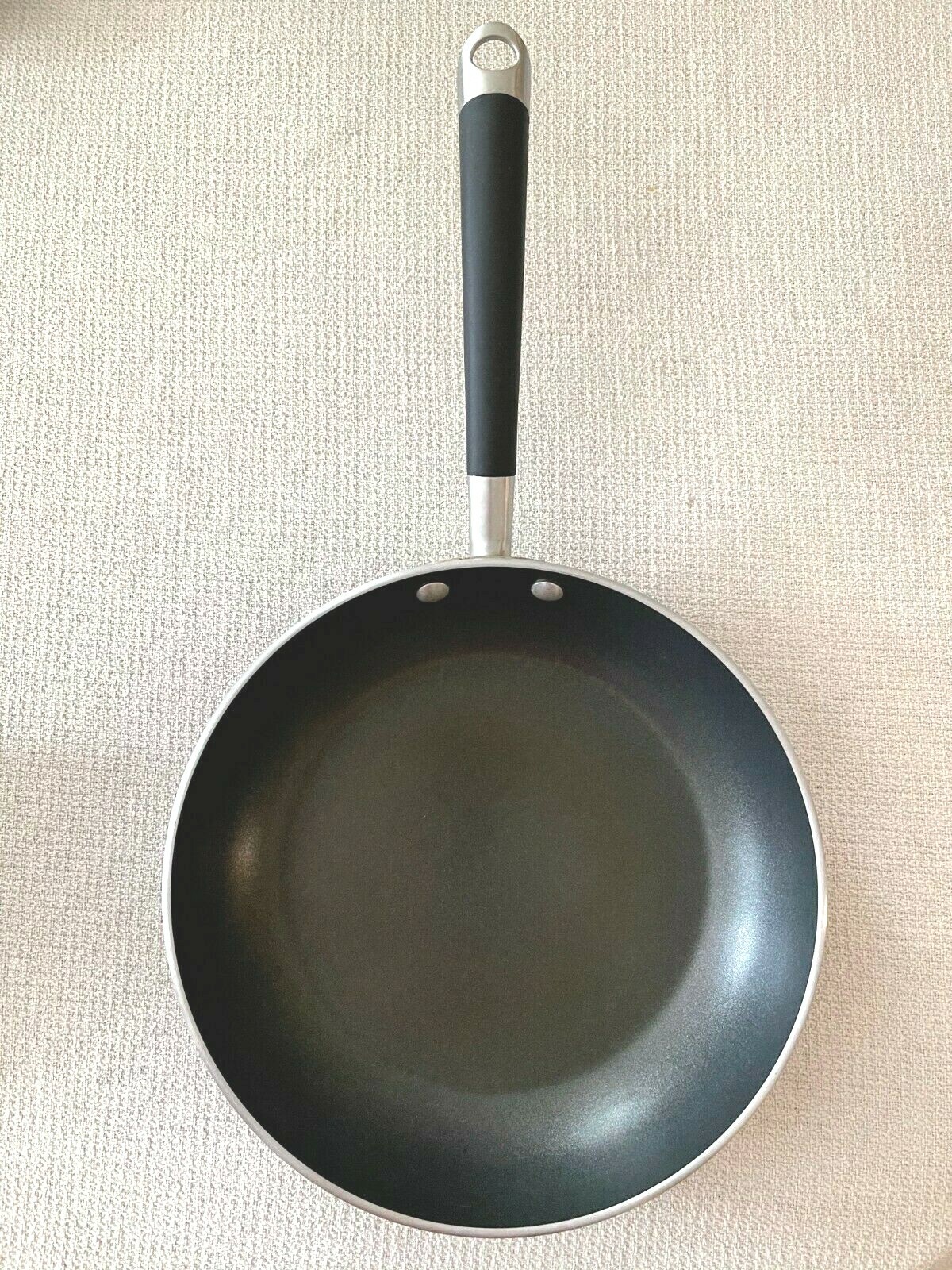 Member’s Mark Nonstick 10″ Fry Pan. Made in USA Pre Owned ( F52O)