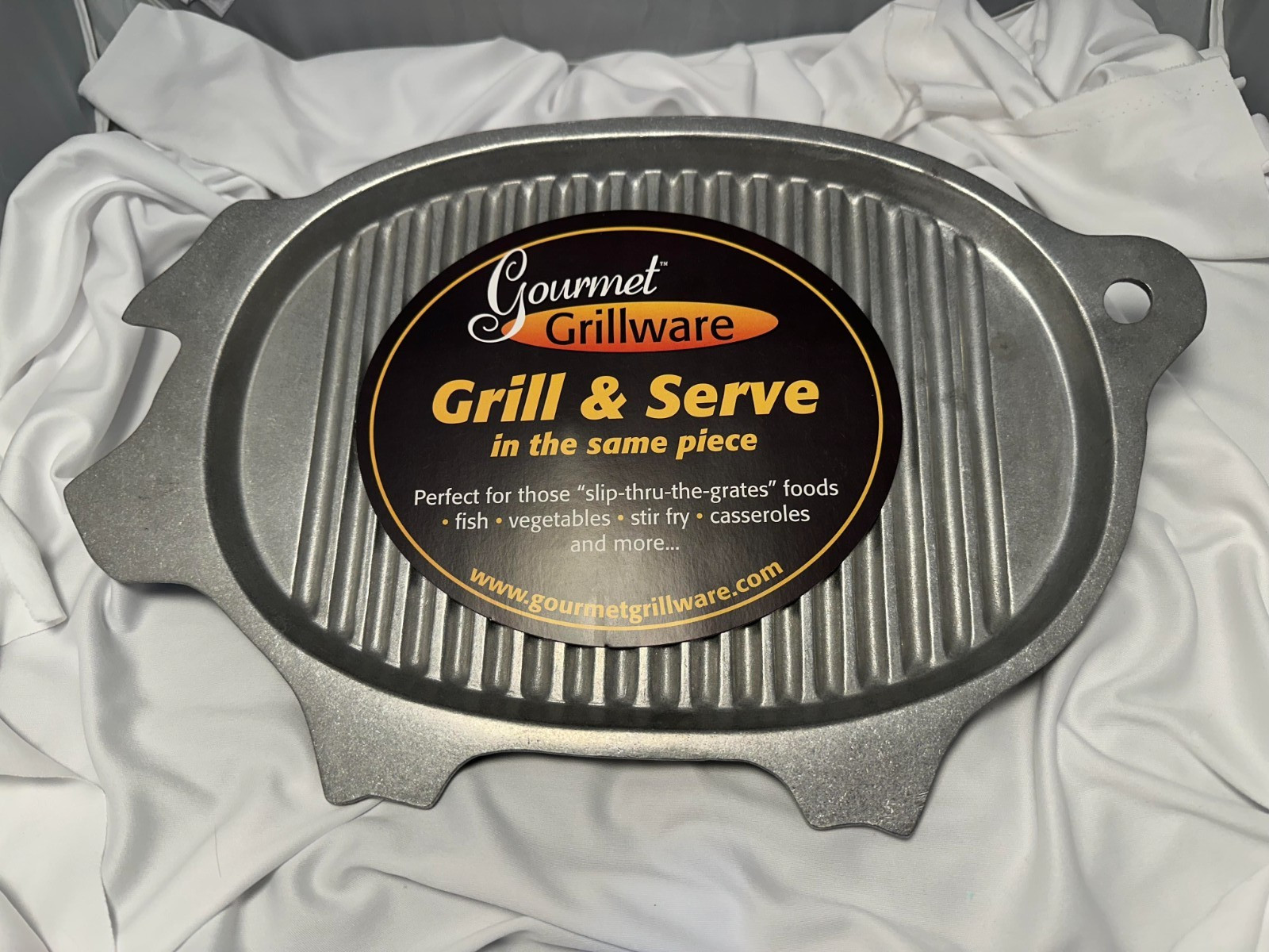Wilton Armetale Gourmet Grillware Pig Griller NEW Aluminum Alloy 1000 degrees F