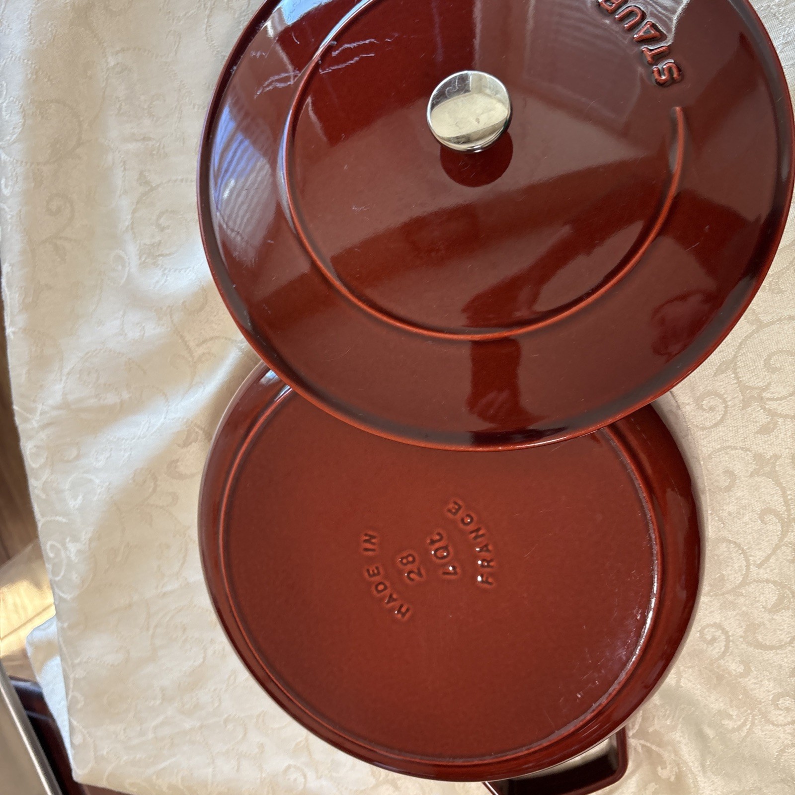 Staub 11”/ 4qt Round Cast Iron Saute Pan with Chistera Lid, Cherry Excellent