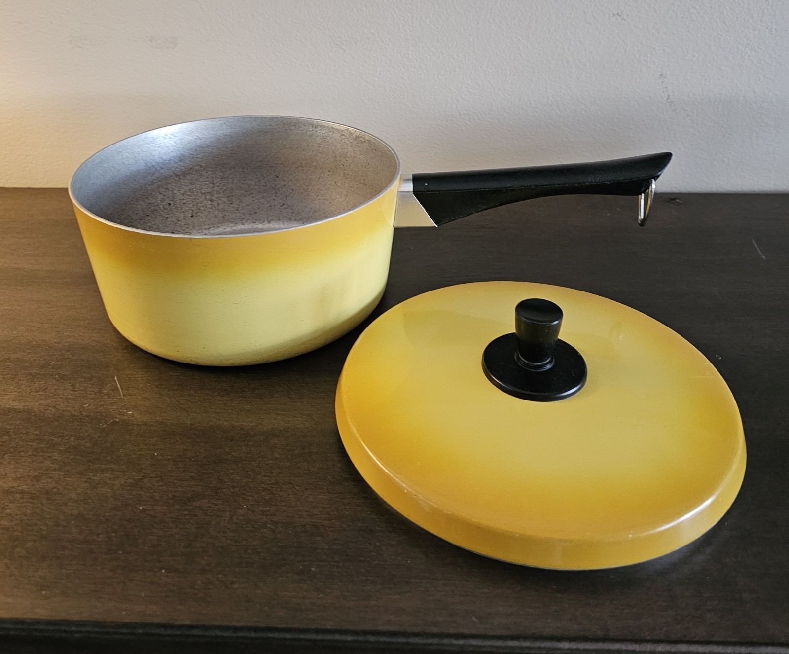 Kitchen Delight Harvest Gold 1-1/2 And 2 Quart Covered Sauce Pans
