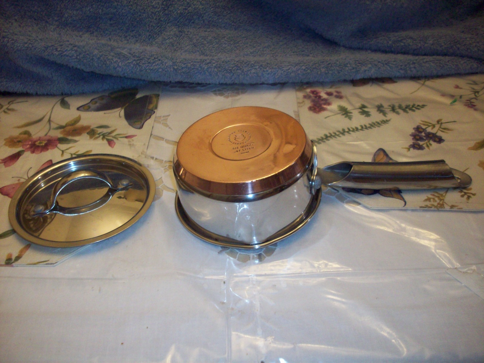 Martha Stewart Everyday 1/2 Quart Sauce Pan & Lid Stainless Copper Bottom